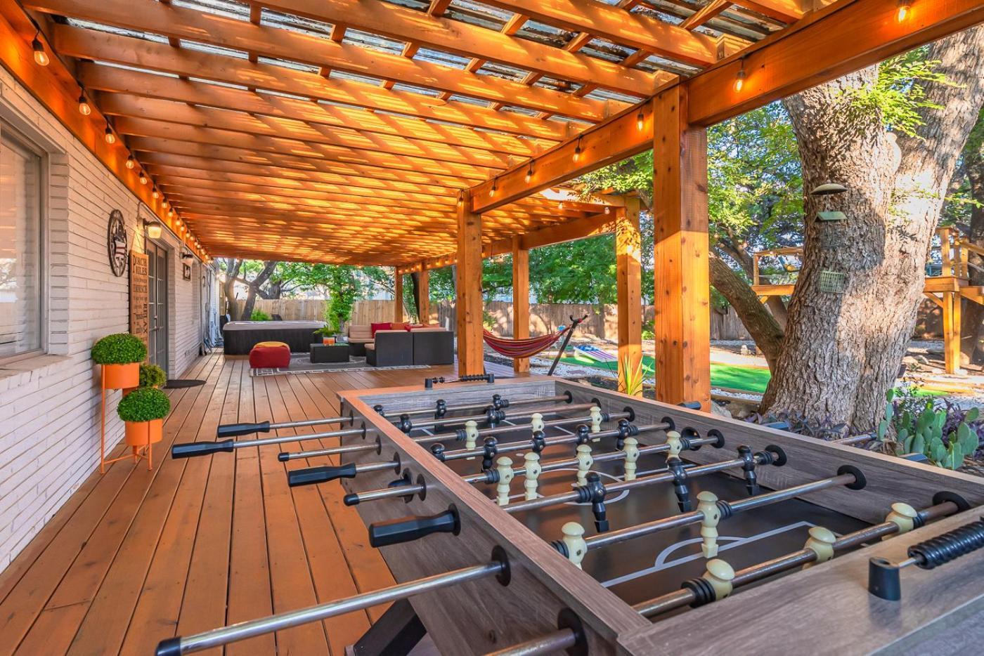 Luxurious Home With Hot Tub & Tree Deck By 6Flags San Antonio Eksteriør bilde