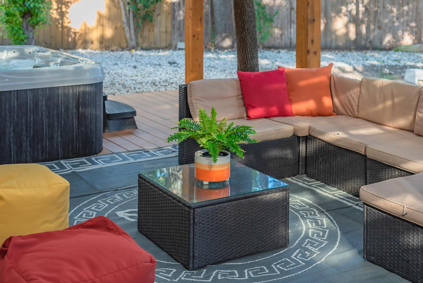 Luxurious Home With Hot Tub & Tree Deck By 6Flags San Antonio Eksteriør bilde