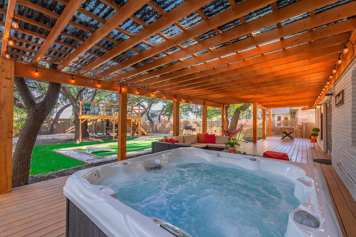 Luxurious Home With Hot Tub & Tree Deck By 6Flags San Antonio Eksteriør bilde