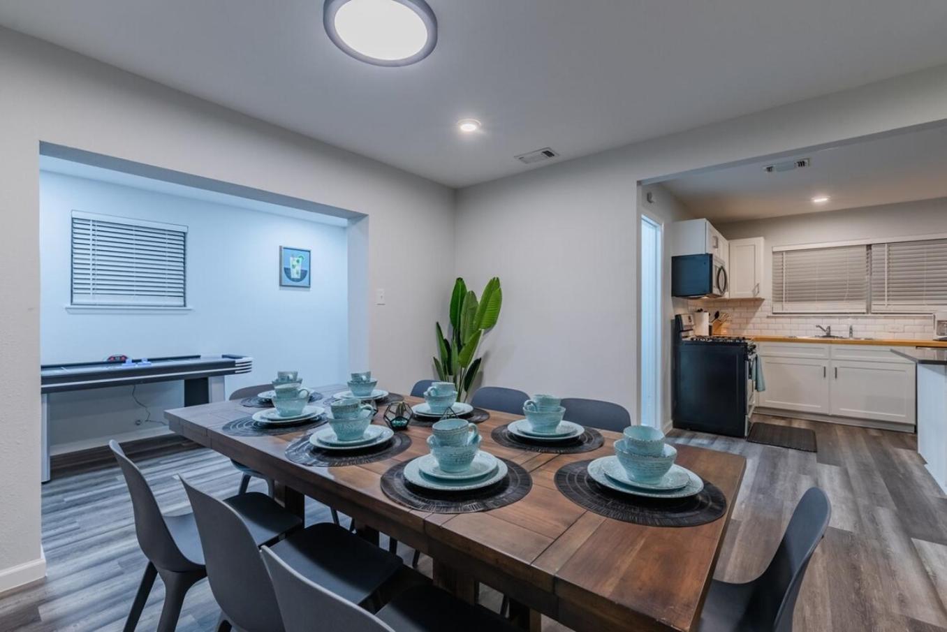 Luxurious Home With Hot Tub & Tree Deck By 6Flags San Antonio Eksteriør bilde