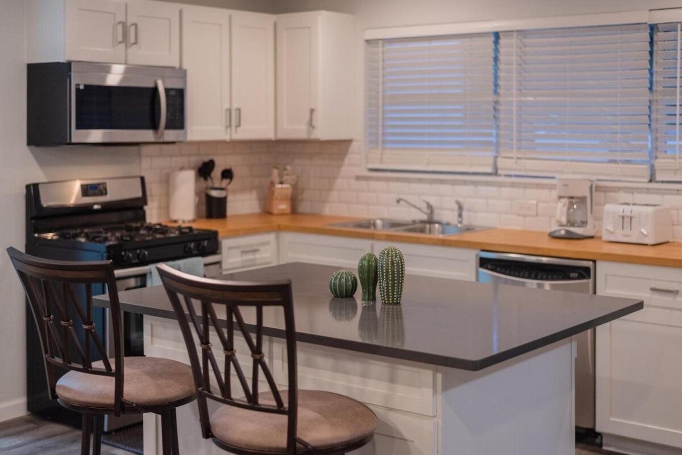 Luxurious Home With Hot Tub & Tree Deck By 6Flags San Antonio Eksteriør bilde