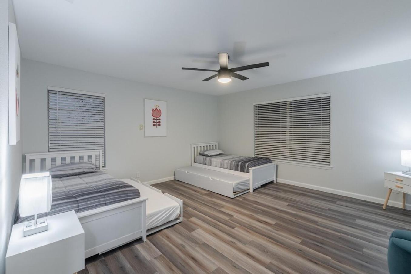 Luxurious Home With Hot Tub & Tree Deck By 6Flags San Antonio Eksteriør bilde