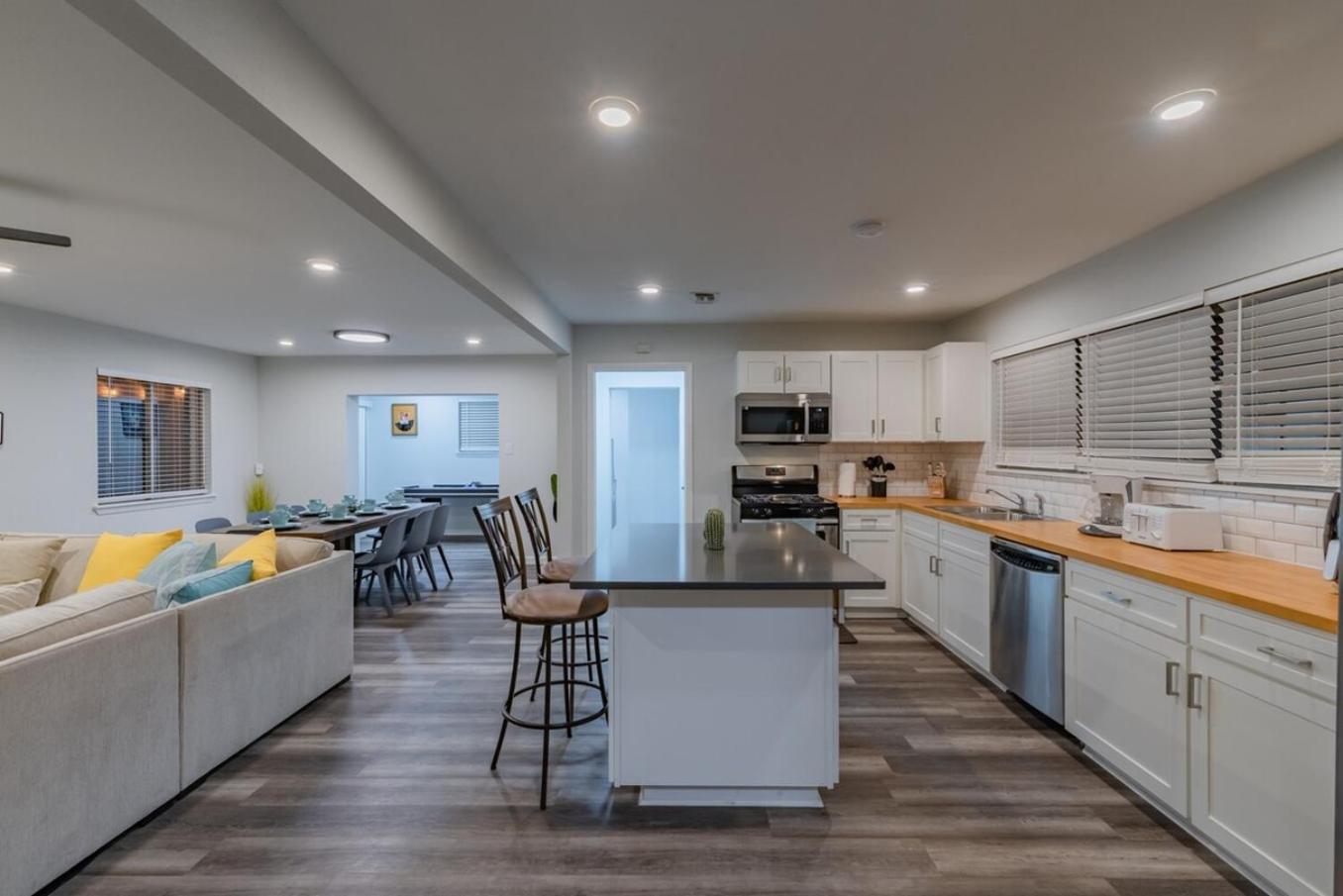 Luxurious Home With Hot Tub & Tree Deck By 6Flags San Antonio Eksteriør bilde